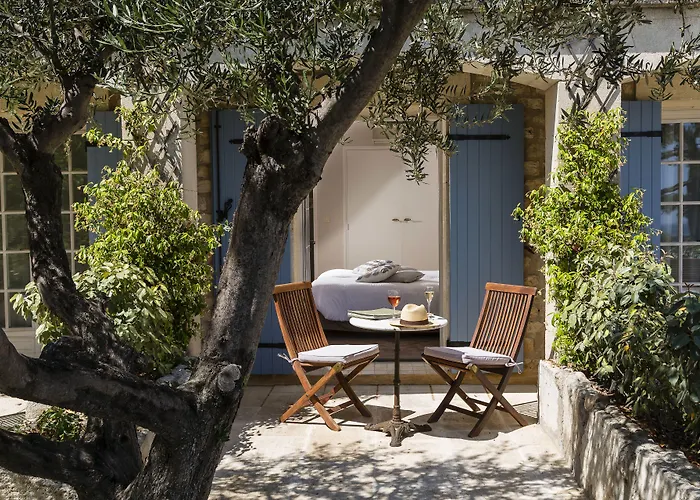 Best Les Baux-de-Provence Cheap Hotels For Families With Kids