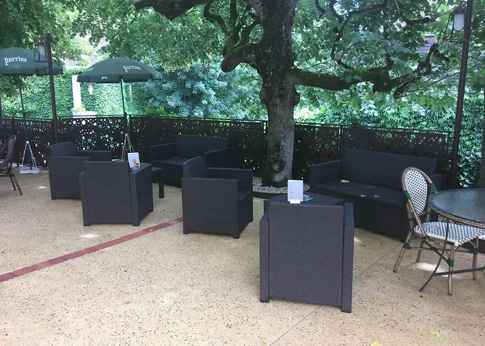 Hôtel Restaurant Plaisance-Piscine couverte et chauffée- Proche Sarlat- Vitrac 
