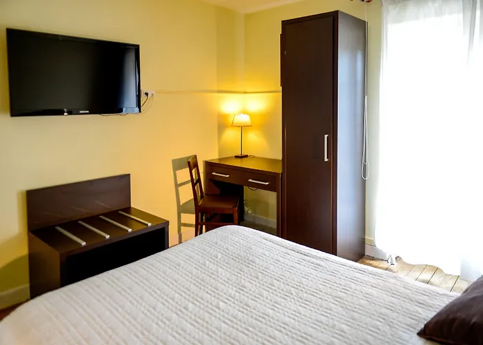 Le Mele-sur-Sarthe Hotels