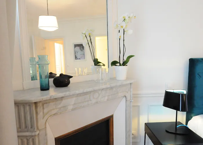 Relais12Bis Bed & Breakfast By Eiffel Tower Parijs