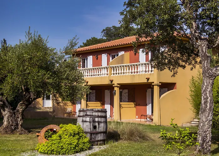 Hotel Du Pont De L'Oso Lecci