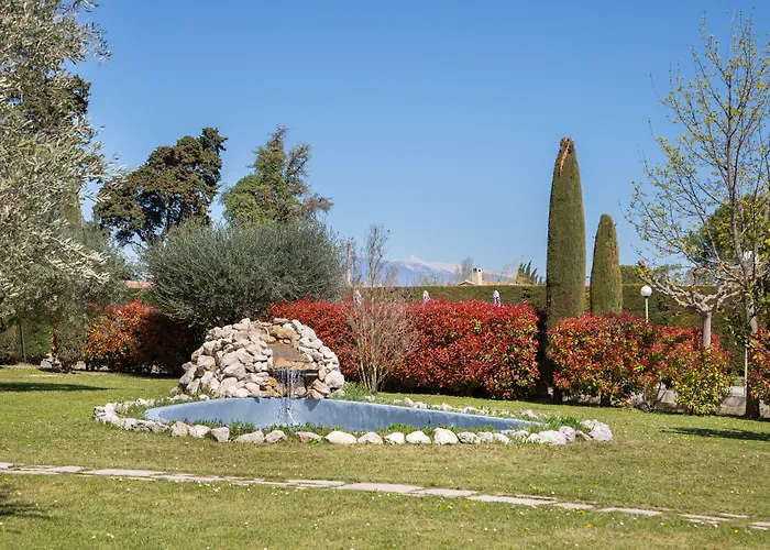 Logis Hotel La Goutte D'eau Pernes-les-Fontaines
