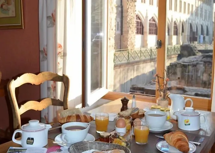 Hotels in Cluny