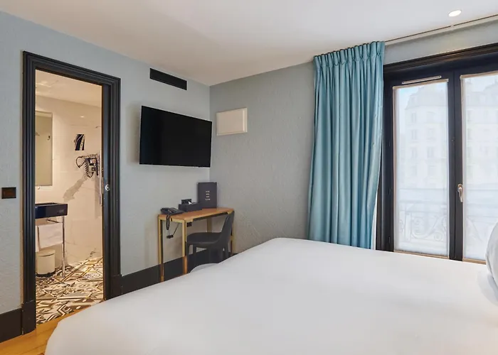 Hotel Eiffel Petit Louvre Paris