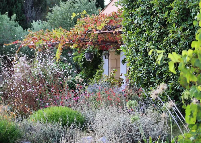 Chateau Catherine De Montgolfier - B&B Et Gites - Piscine - Domaine Viticole Bio Avec Degustation Narbonne