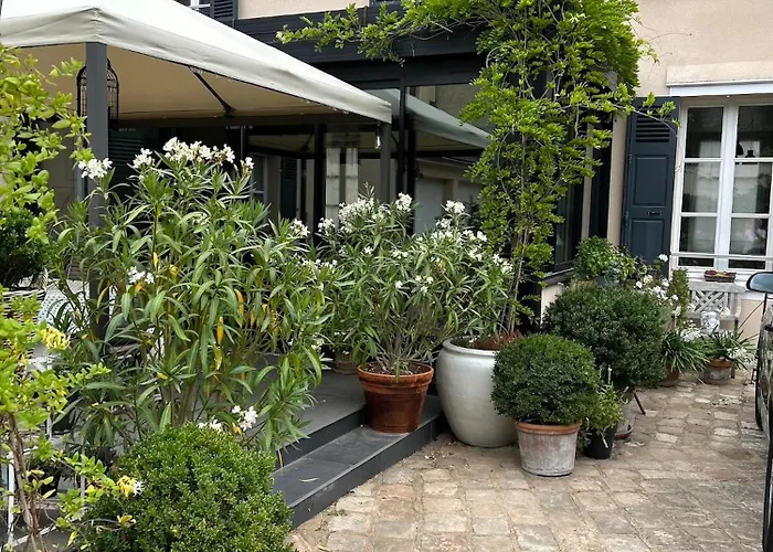 Le Jardin Cathedrale Bed and Breakfast Chartres