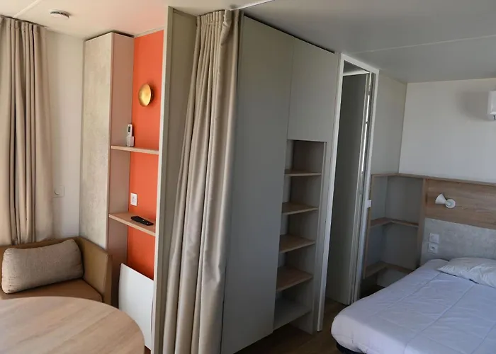 Camping Les Bois Flottés Salin-de-Giraud avec Piscine