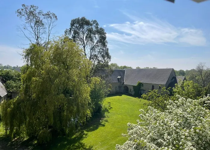 Bed and Breakfast Le Manoir des Doyens Loft - Sleeps 8 - Breakfast Included! à Saint-Loup-Hors