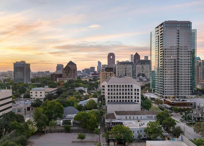 Dallas Aparthotels near The Dallas World Aquarium