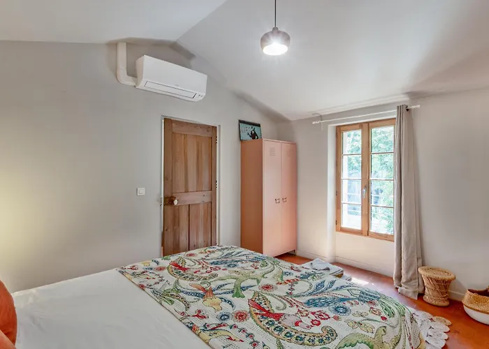 Maison Sumiane - Maison d hotes et locations avec piscine Brignoles