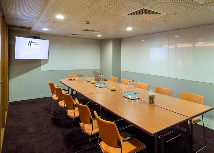Holiday Inn Express Paris-Canal De La Villette By Ihg