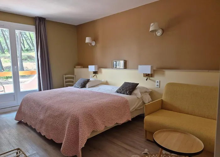 Hotel Domaine De L'Oustalia Aix-en-Provence