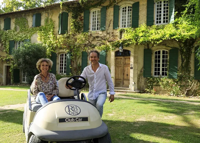 Domaine De Rhodes - 5 Chambres Et 7 Locations De Vacances Aviñón