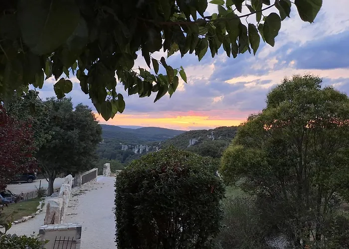 Montclus (Gard) Hotels