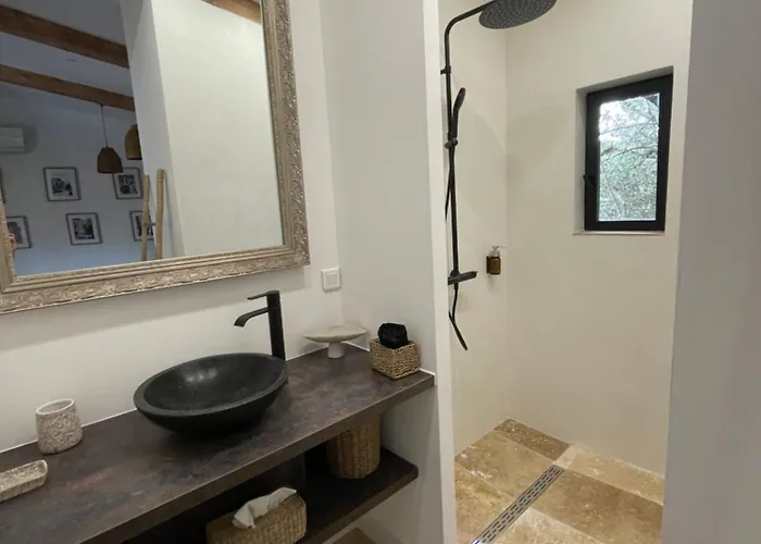 A Vadina - Hebergements De Charme Avec Piscine & Spa, Porticcio