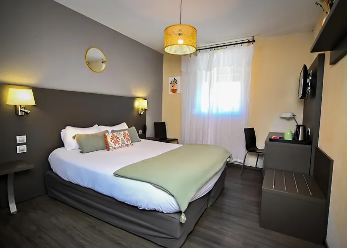 La Roque-d'Antheron Hotels