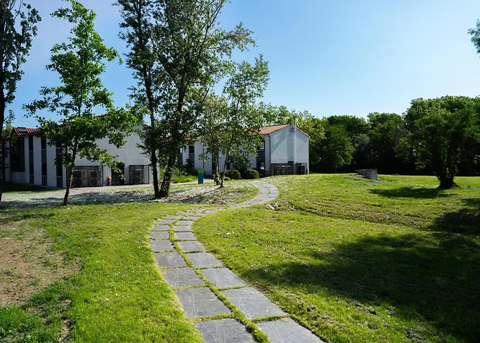 Sure Hotel By Best Western Les Portes De Montauban Campsas