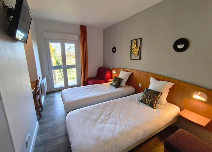 Hotels in Turenne