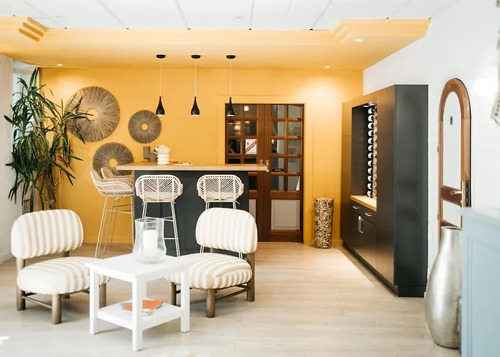 Hôtel Le Petit Castel Antibes