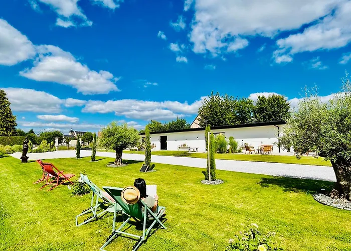 Ducey-Les Cheris Hotels