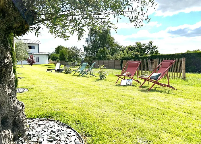 Ducey-Les Cheris Hotels