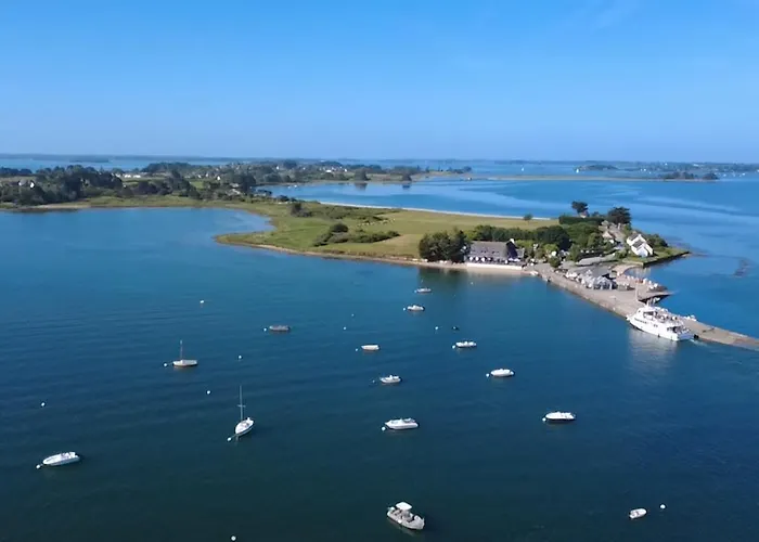 Ile d'Arz Hotels