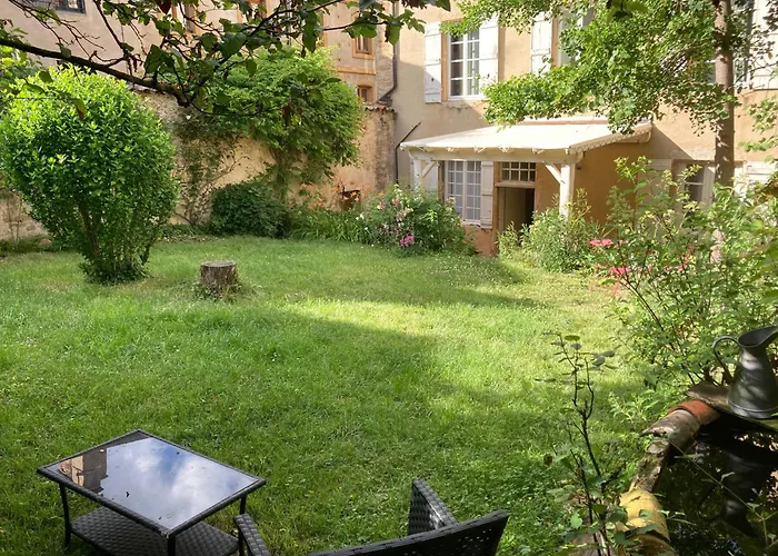 Hotels in Cluny