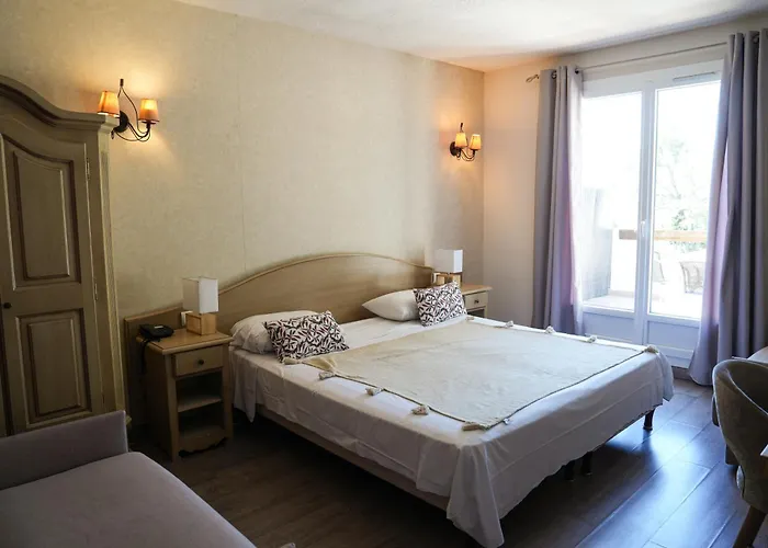 Hotel Domaine De L'Oustalia Aix-en-Provence