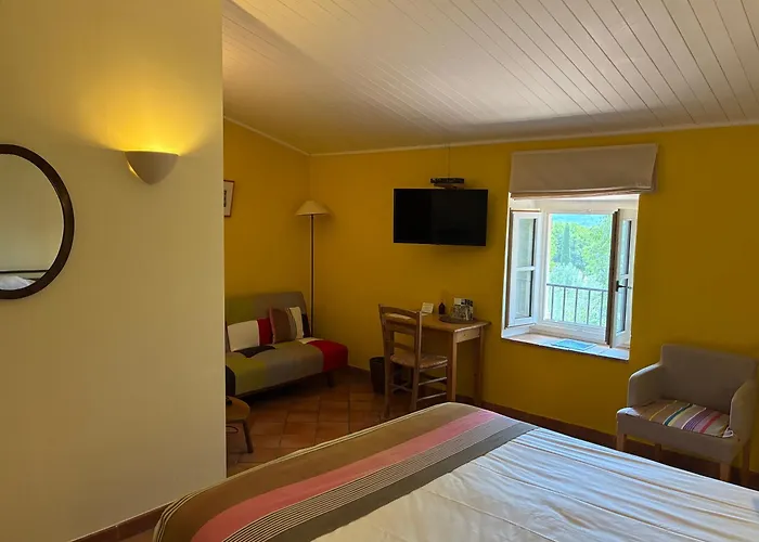 Saint-Laurent-du-Verdon Hotels