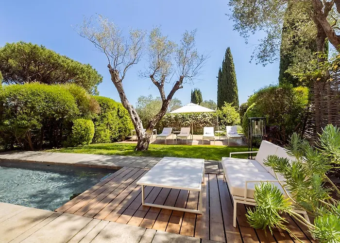 Saint-Tropez Hotels with Tennis Court