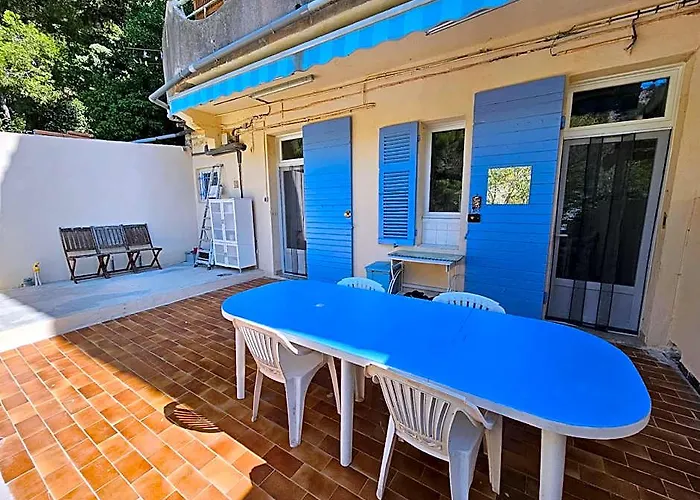 Ensues-la-Redonne Hotels