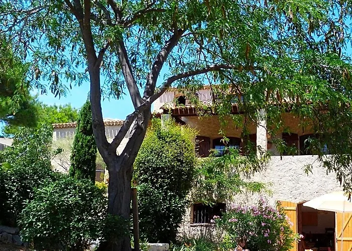Chez Nous Cassis Bed & Breakfast