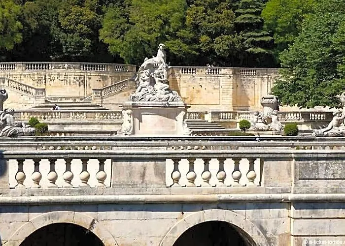 Chambre Cote Jardin Nimes