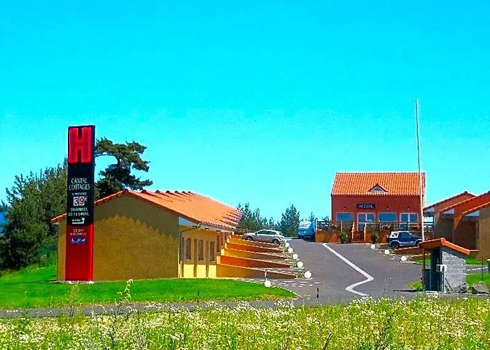 Montsalvy Hotels