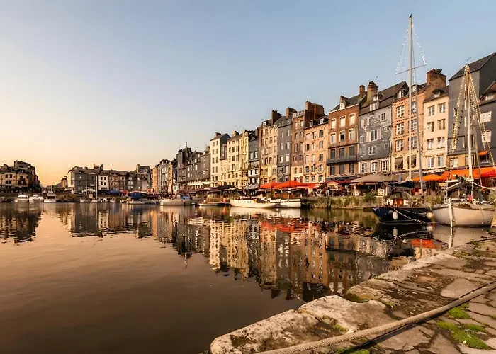 Best Western Le Cheval Blanc -Vue Sur Le Port-Plein Centre Ville Honfleur