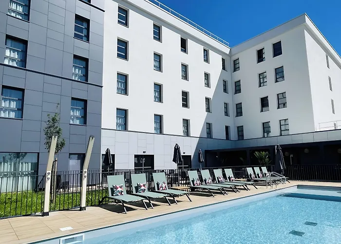 Damparis Hotels