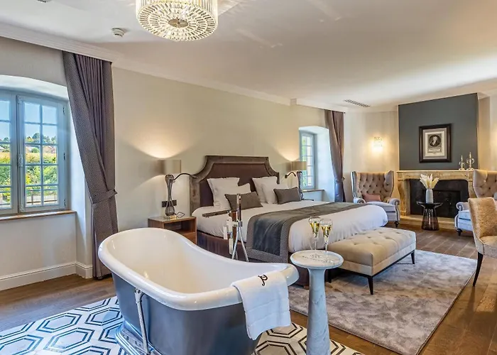 Dolomieu Hotels