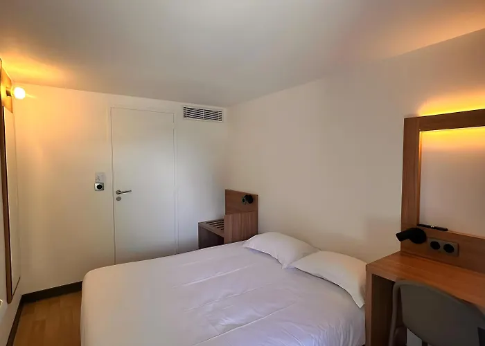 Avignon Family hotels With Water Slides