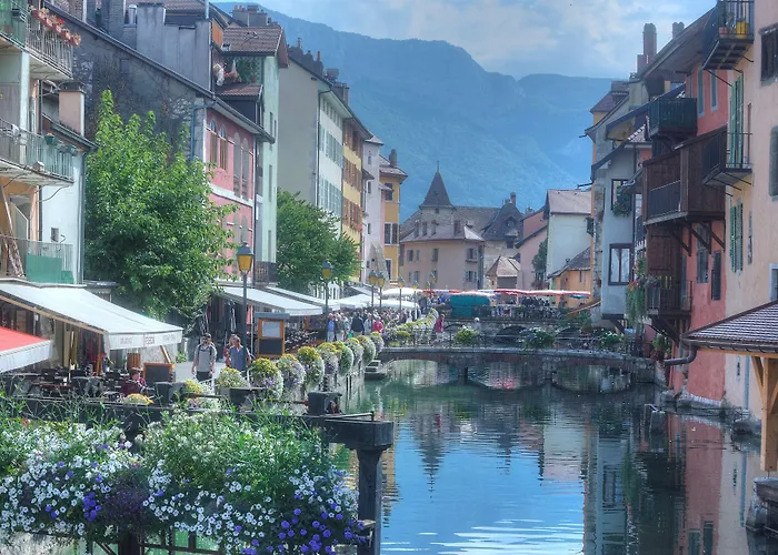 Campanile Annecy Centre - Gare Hotel