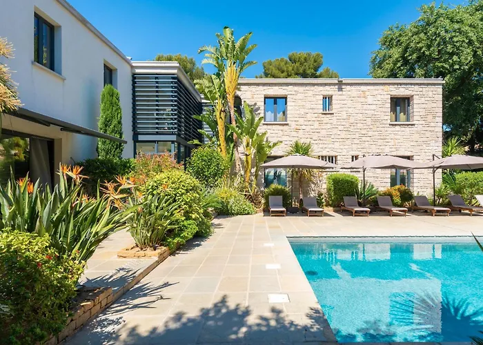 Hpc Suites - Cassis Centre - Parking Securise Et Piscine Chauffee