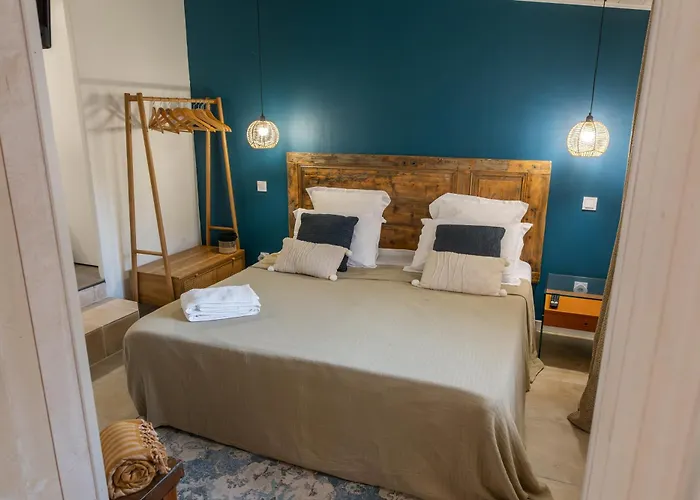 Cotignac Hotels