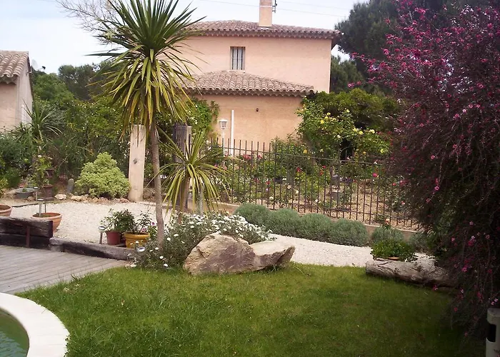 Les Glycines Bed and Breakfast Grimaud