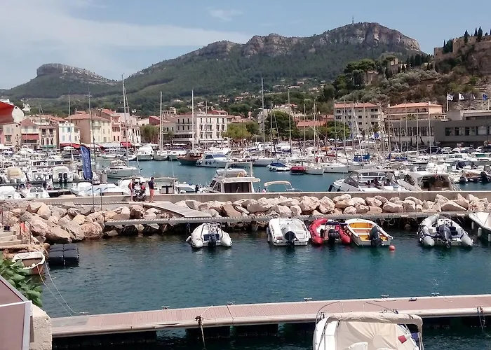 Villa Marseille et sa Campagne Chic à Allauch avec Piscine