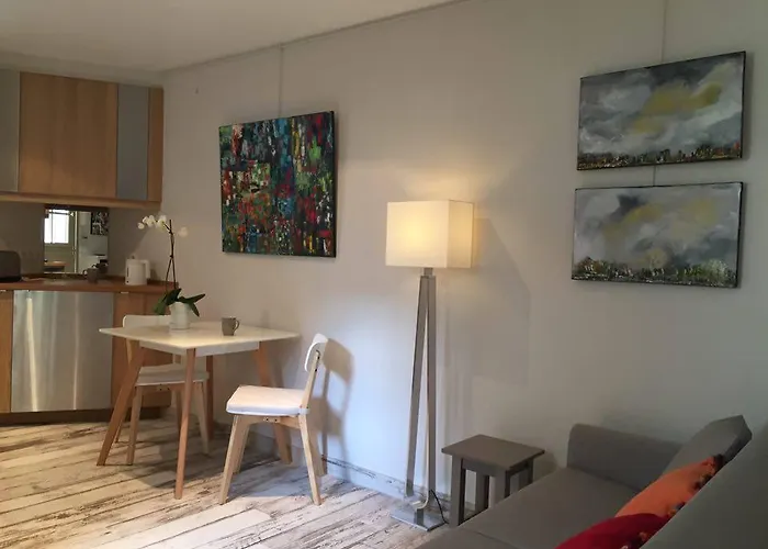 Bed and Breakfast 1 Square Du Docteur Blanche - Paris 16