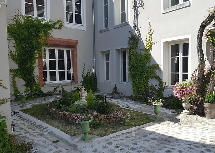 Au Jeu De Paume Bed and Breakfast Épernay