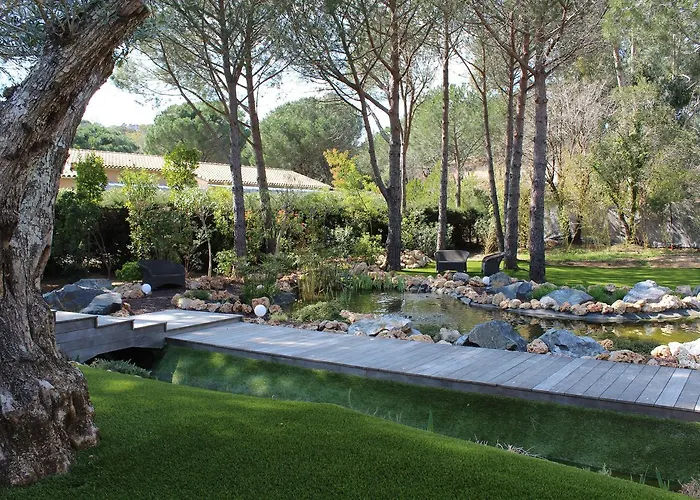 Shangtasia Luxury Art Room Grimaud