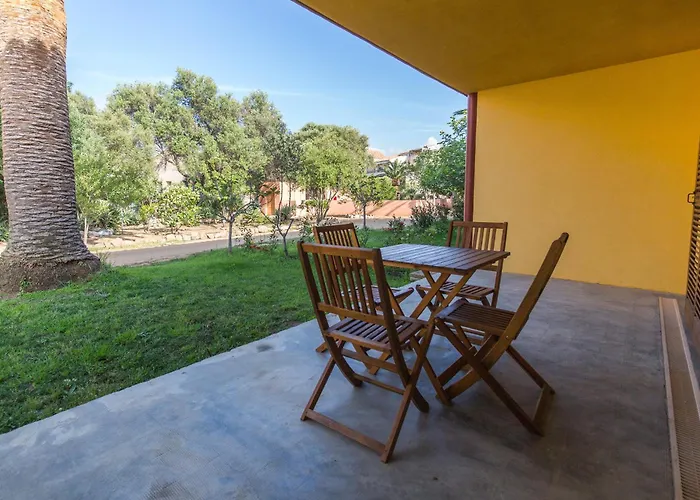 Casa Vecchia rooms + apartments Calvi 