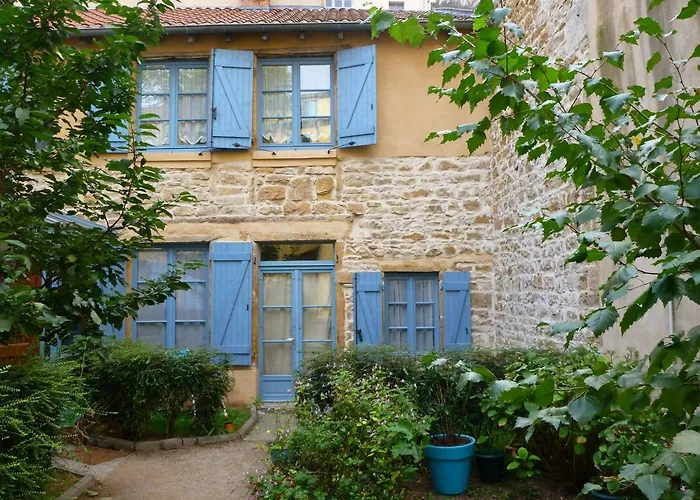 Holiday Cottages in Lyon