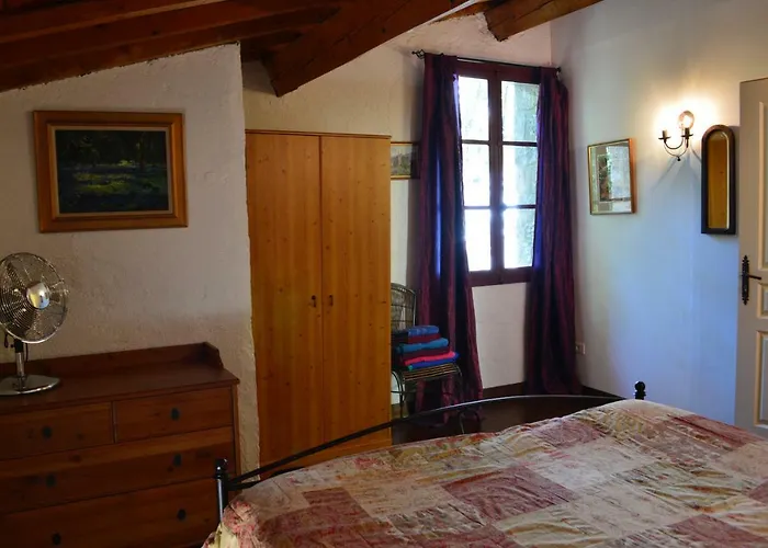 Gite Madres Prades  avec Piscine