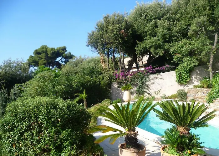 Villa du Bau Rouge Carqueiranne avec Piscine
